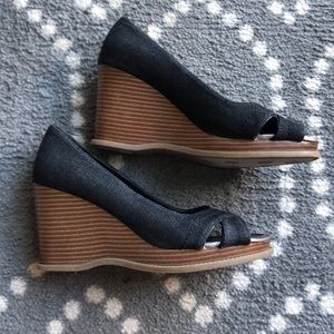 (America Eagle) Black Open Toe Platform Sandals